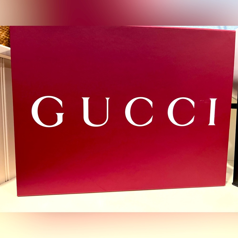 Authentic Gucci box in perfect condition ❤️ Medium/Large